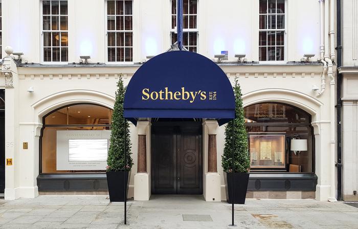 Sotheby's Coffee Bar, Entrance canopy